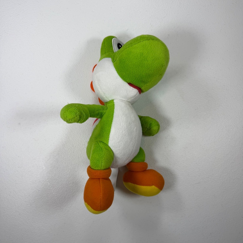 Nintendo Yoshi Plush Toy Unisex 7in Green Excellent Super Mario Collectible